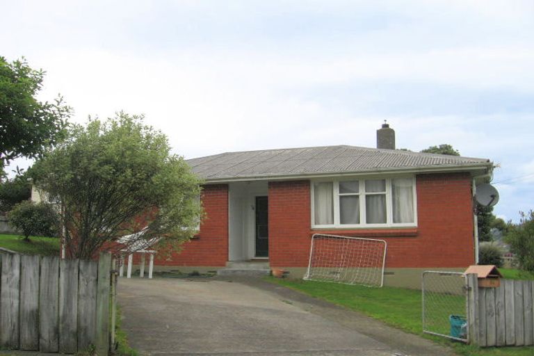 Photo of property in 54 Victory Crescent, Tawa, Wellington, 5028