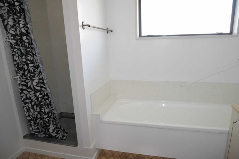 Photo of property in 2/181 Wairakei Road, Bryndwr, Christchurch, 8053