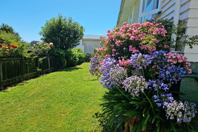 Photo of property in 14 Lincoln Street, Picton, 7220