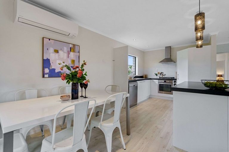 Photo of property in 10 Sackville Street, Martinborough, 5711