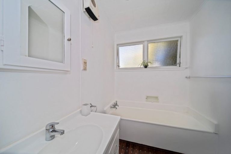 Photo of property in 5 Kahikatea Street, Inglewood, 4330