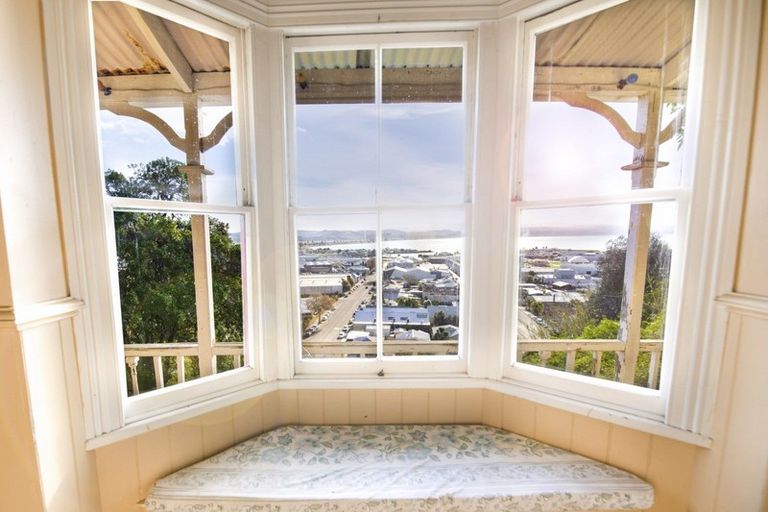 Photo of property in 5 Denholm Road, Hospital Hill, Napier, 4110