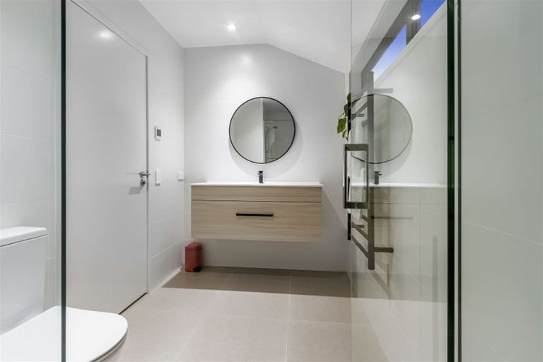 Photo of property in 174b Archers Road, Glenfield, Auckland, 0629