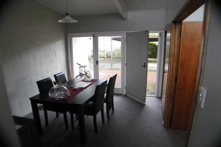 Photo of property in 1/135 Glenfield Road, Hillcrest, Auckland, 0626