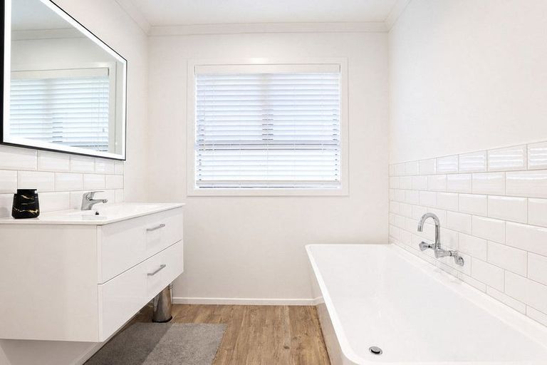 Photo of property in 56 Braid Road, St Andrews, Hamilton, 3200