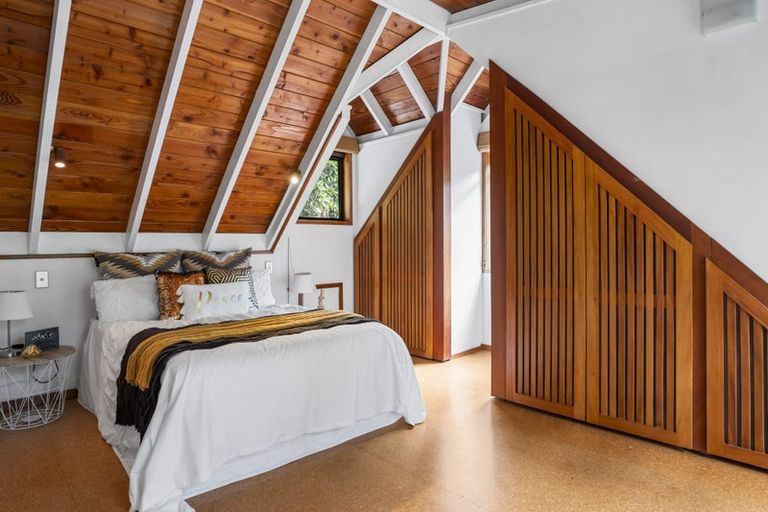 Photo of property in 40 Lone Kauri Road, Karekare, New Lynn, 0772