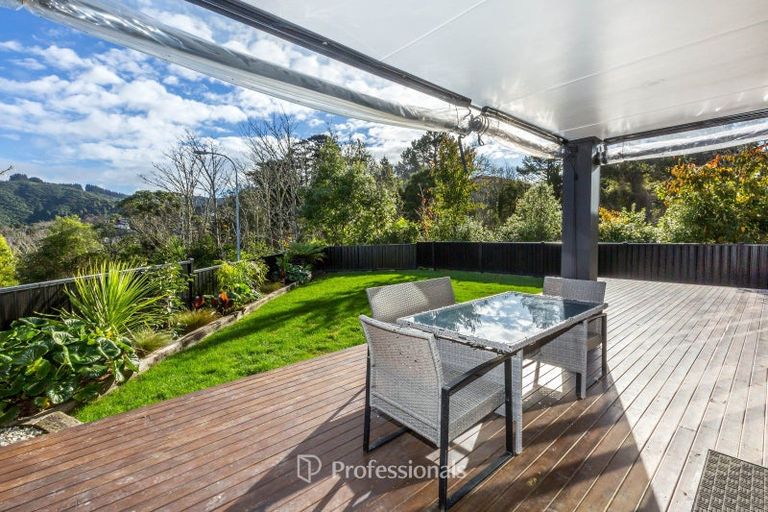 Photo of property in 22 Rewarewa Way, Timberlea, Upper Hutt, 5018