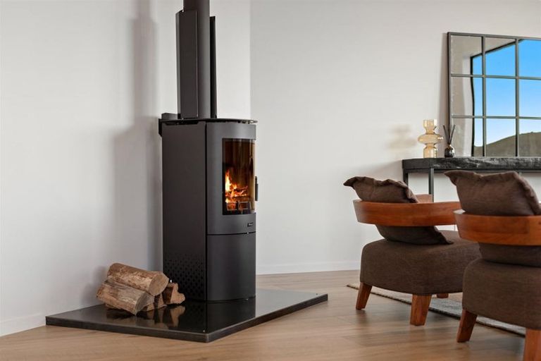 Photo of property in 44 Cunninghams Drive, Jacks Point, Queenstown, 9371