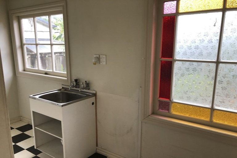 Photo of property in 31 Second Avenue, Avenues, Whangarei, 0110