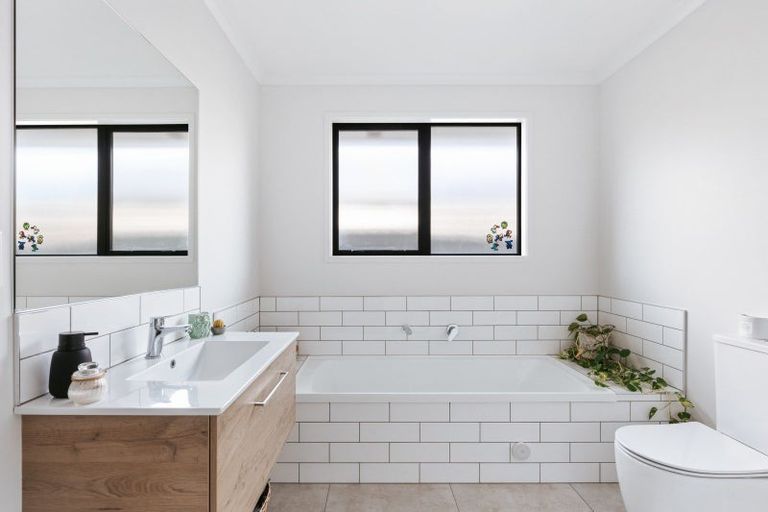 Photo of property in 15 Godwit Lane, Welcome Bay, Tauranga, 3112