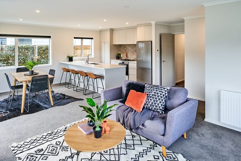 Photo of property in 33 Henrietta Maxwell Grove, Wainuiomata, Lower Hutt, 5014