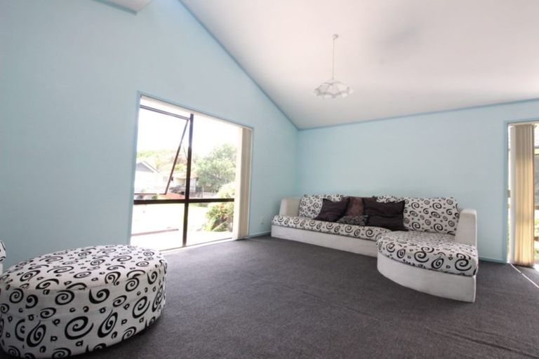 Photo of property in 31 Aronia Way, Goodwood Heights, Auckland, 2105