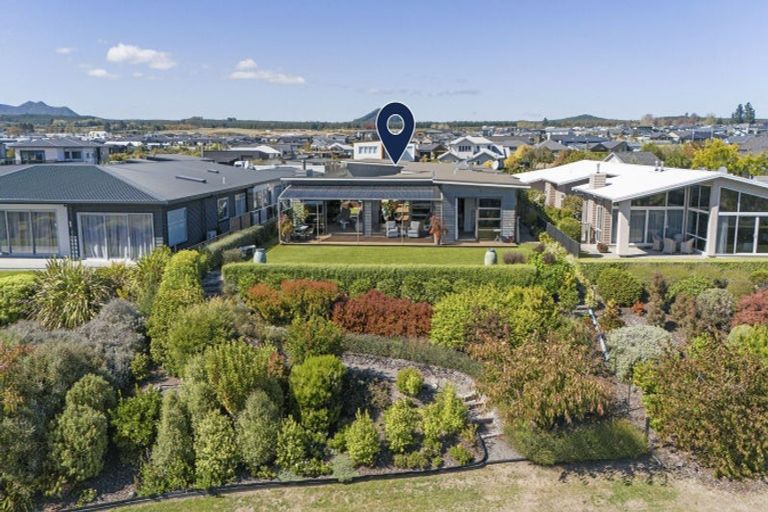 Photo of property in 9 Pukenamu Road, Rainbow Point, Taupo, 3330