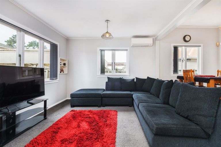 Photo of property in 39 Titirangi Road, New Lynn, Auckland, 0600