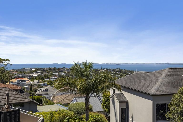 Photo of property in 1/80 Knights Road, Rothesay Bay, Auckland, 0630