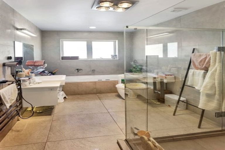 Photo of property in 10 Gilbransen Road, Kumeu, 0810