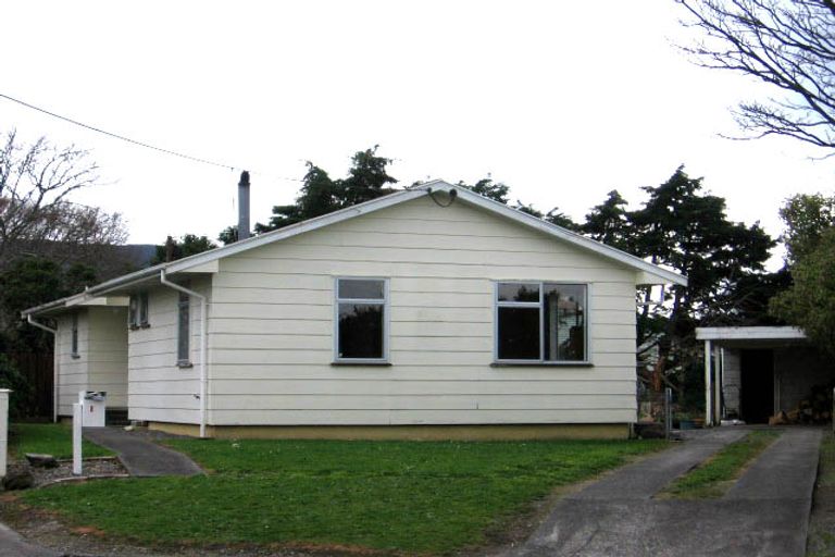Photo of property in 11 Card Crescent, Featherston, 5710