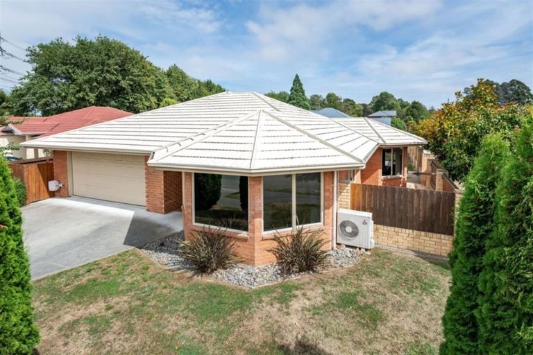 Photo of property in 1 Henridge Place, Avonhead, Christchurch, 8042