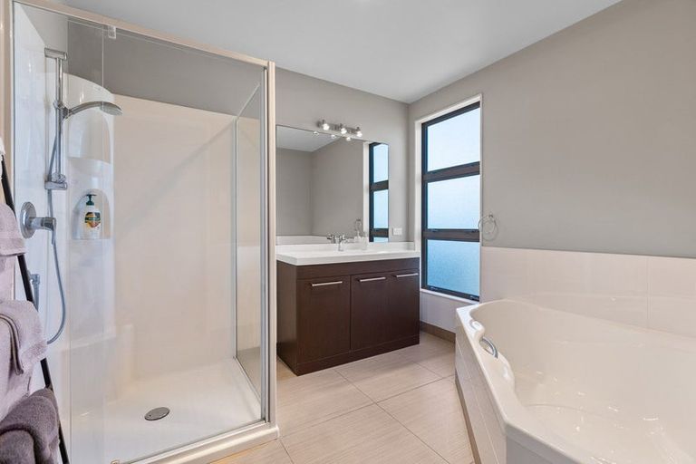 Photo of property in 189 Heta Road, Highlands Park, New Plymouth, 4312