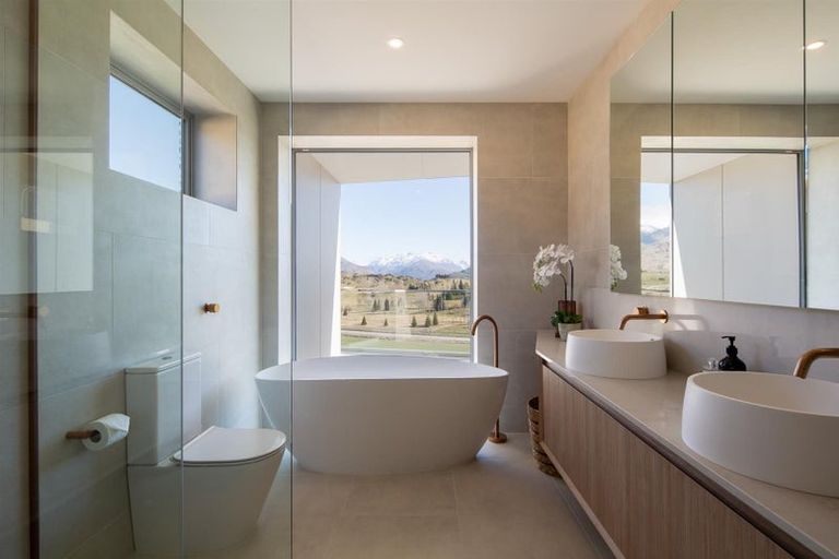 Photo of property in 16 Advance Terrace, Arrowtown, 9302