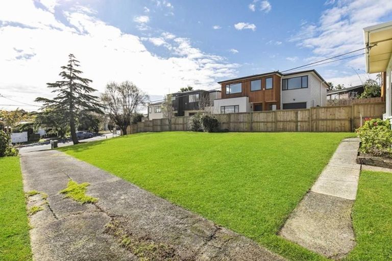 Photo of property in 10 Pax Avenue, Forrest Hill, Auckland, 0620