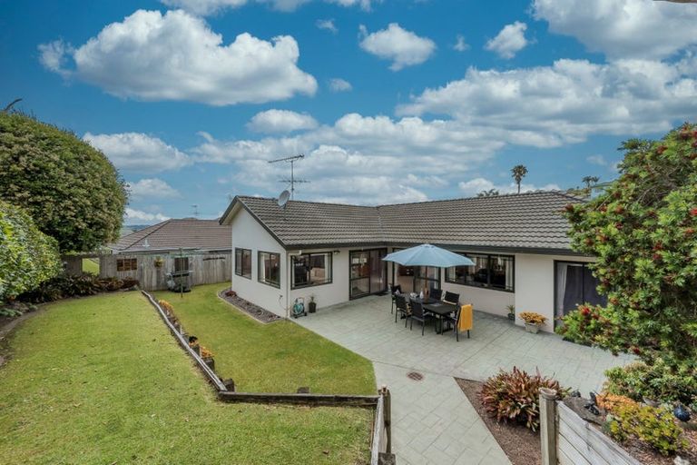 Photo of property in 15 Hogarth Rise, West Harbour, Auckland, 0618