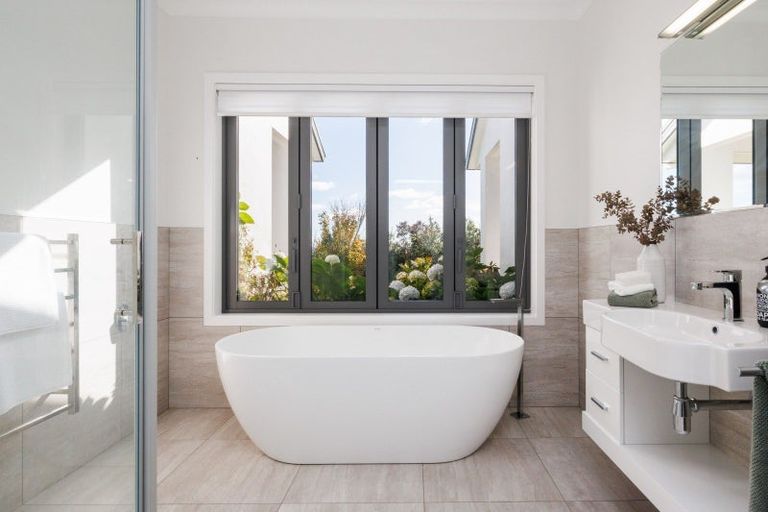 Photo of property in 12 Fleetwood Lane, Turitea, Palmerston North, 4472