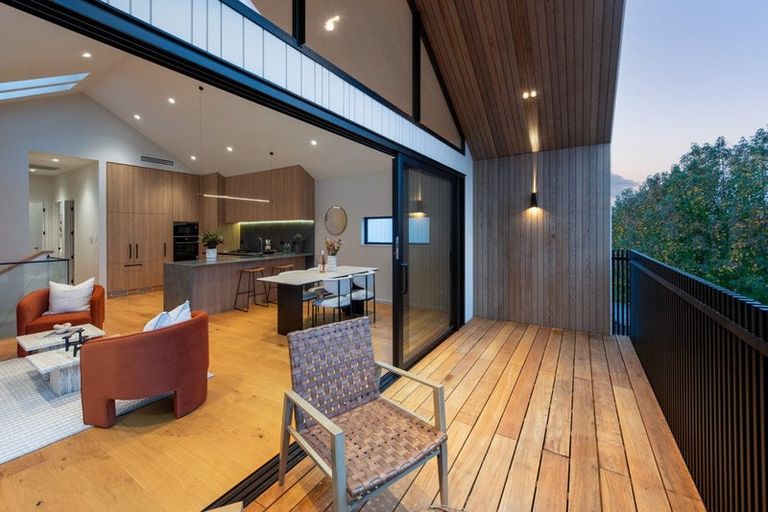 Photo of property in 15b Kiri Place, Mairangi Bay, Auckland, 0630