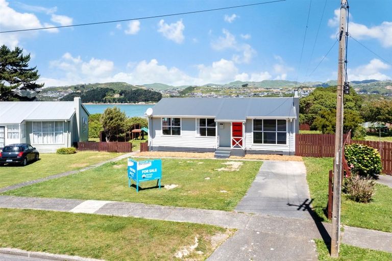 Photo of property in 31 Whanga Crescent, Titahi Bay, Porirua, 5022