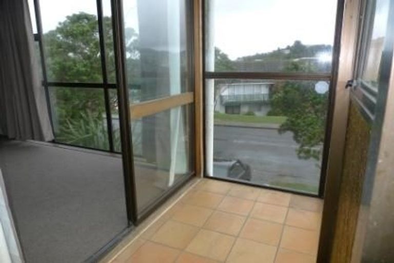 Photo of property in 60 Stewart Drive, Newlands, Wellington, 6037