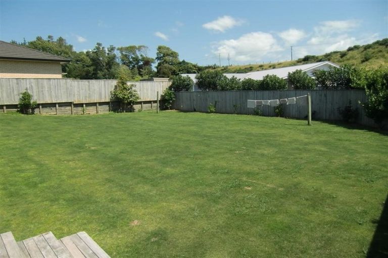 Photo of property in 15 Heta Road, Highlands Park, New Plymouth, 4312