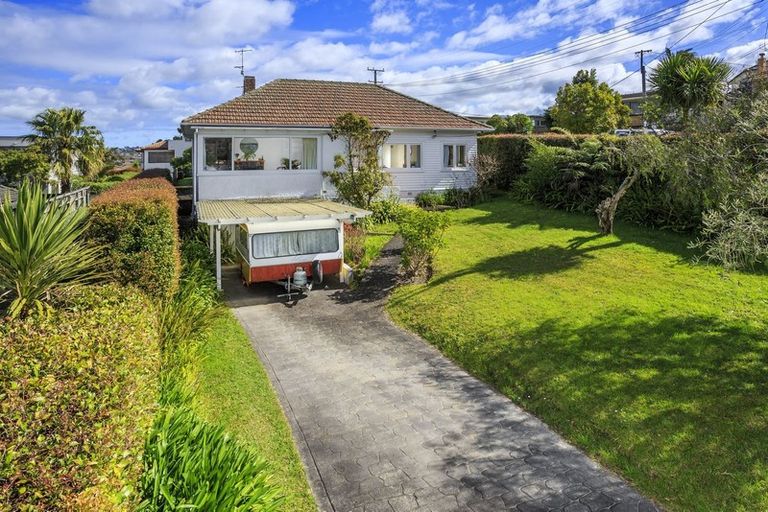 Photo of property in 1/160 East Coast Road, Forrest Hill, Auckland, 0620