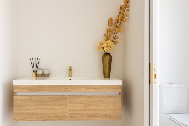 Photo of property in 9a Lemont Place, Westown, New Plymouth, 4310