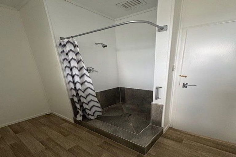 Photo of property in 282 Great North Road, Henderson, Auckland, 0612