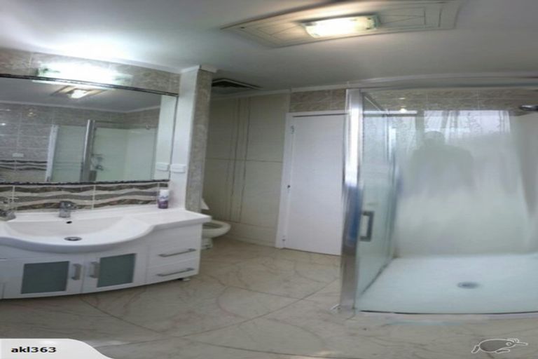 Photo of property in 363 Roscommon Road, Clendon Park, Auckland, 2103