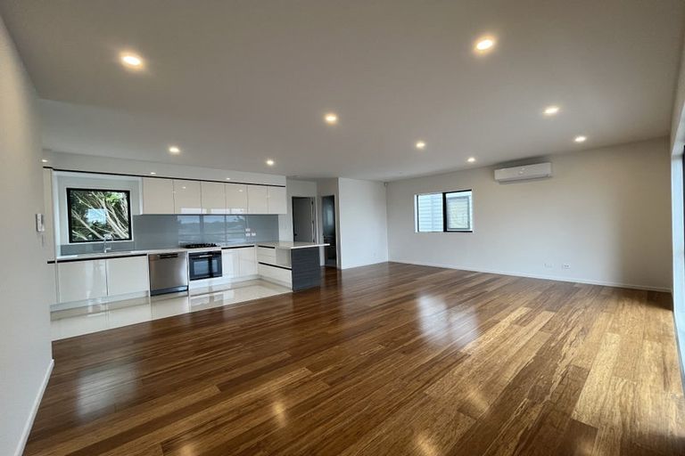 Photo of property in 7b Glenshee Place, Highland Park, Auckland, 2010