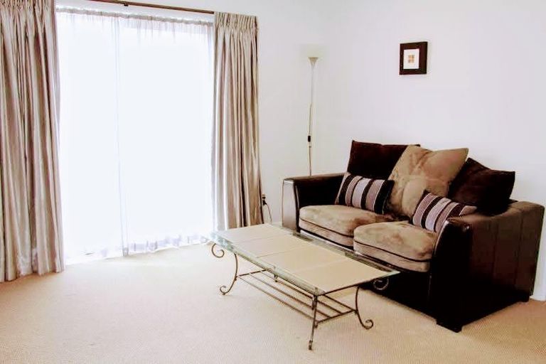 Photo of property in 30a Schnapper Rock Road, Schnapper Rock, Auckland, 0632