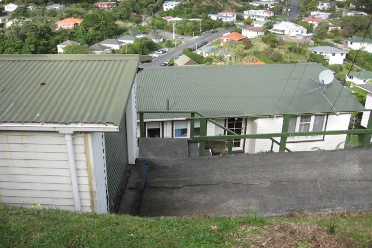 Photo of property in 139 Ruskin Road, Newlands, Wellington, 6037