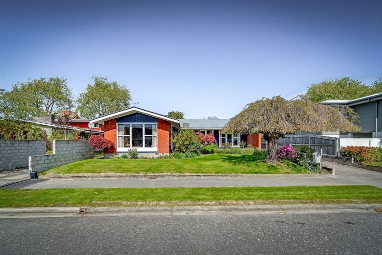 Photo of property in 11 Tuirau Place, Ilam, Christchurch, 8041