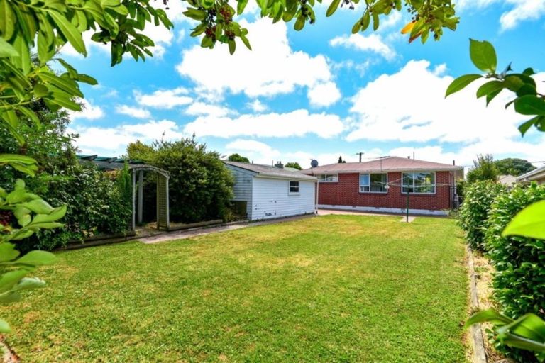 Photo of property in 64 Daniels Road, Redwood, Christchurch, 8051