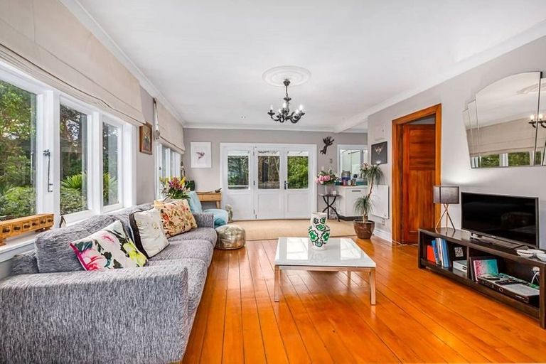 Photo of property in 62 Renown Road, Raumati South, Paraparaumu, 5032