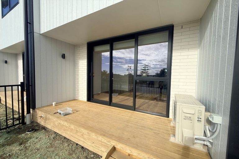 Photo of property in 4/19 Knights Road, Rothesay Bay, Auckland, 0630