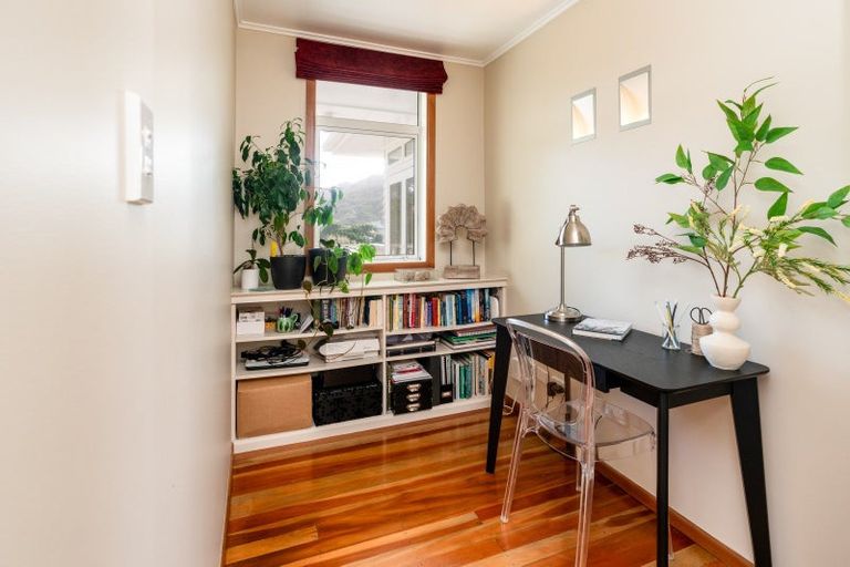 Photo of property in 8 Torwood Road, Khandallah, Wellington, 6035