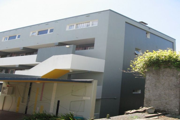 Photo of property in 6/4 Claremont Grove, Mount Victoria, Wellington, 6011