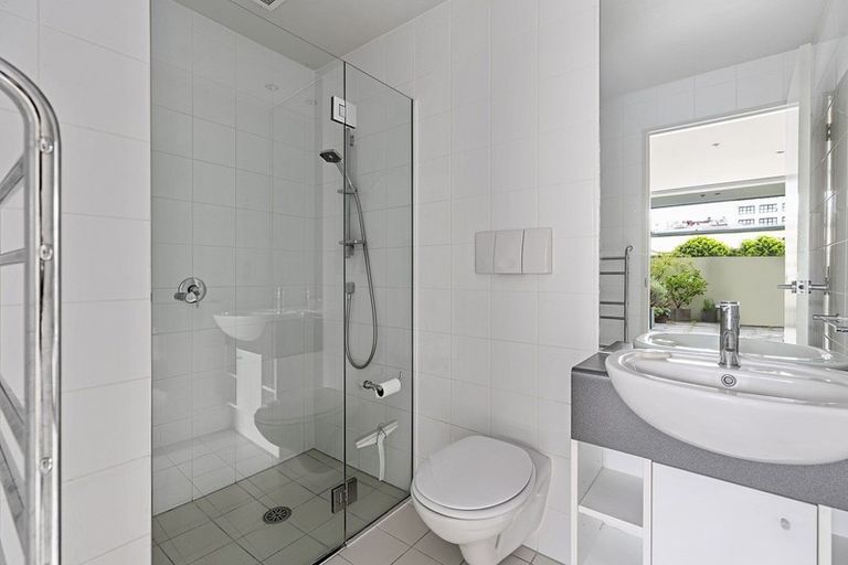 Photo of property in Sanctum Apartment, 10 Ebor Street, Te Aro, Wellington, 6011