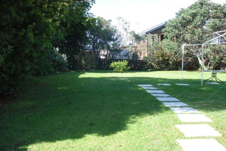 Photo of property in 1409 Whangaparaoa Road, Army Bay, Whangaparaoa, 0930