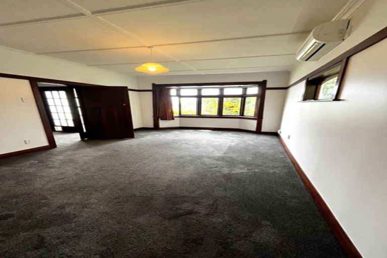 Photo of property in 19 Highbury Crescent, Aro Valley, Wellington, 6012