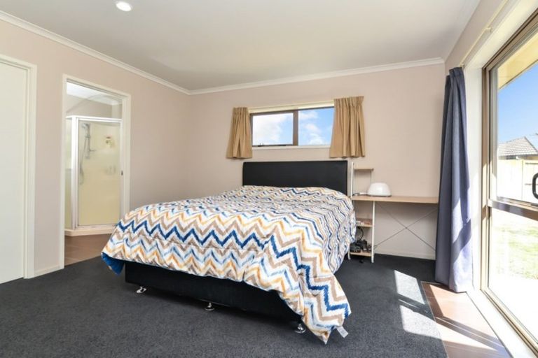 Photo of property in 77 Farringdon Avenue, Rototuna North, Hamilton, 3210