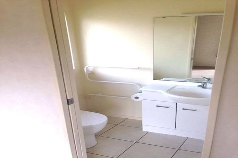 Photo of property in 98 Riverton Drive, Randwick Park, Auckland, 2105