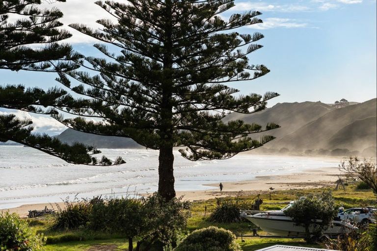 Photo of property in 15 Makorori Beach Road, Makorori, Gisborne, 4073